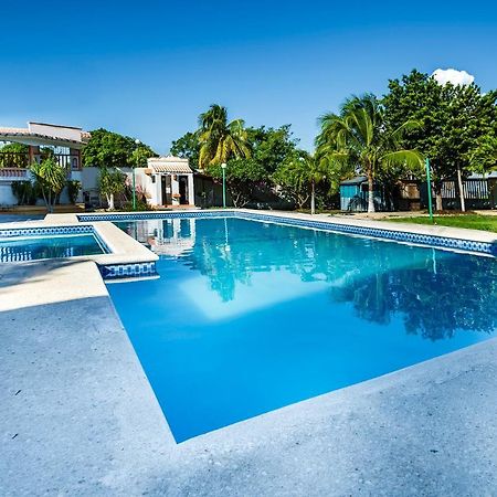 Hotel Capital O Oxtankah,Chetumal Bay Calderitas Exterior foto