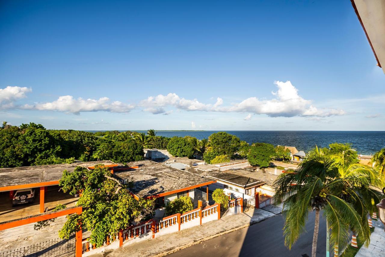 Hotel Capital O Oxtankah,Chetumal Bay Calderitas Exterior foto